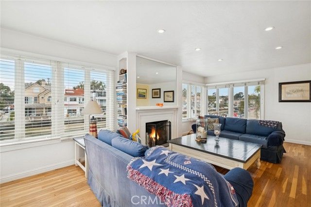 200 Grand Canal, Newport Beach, CA 92662