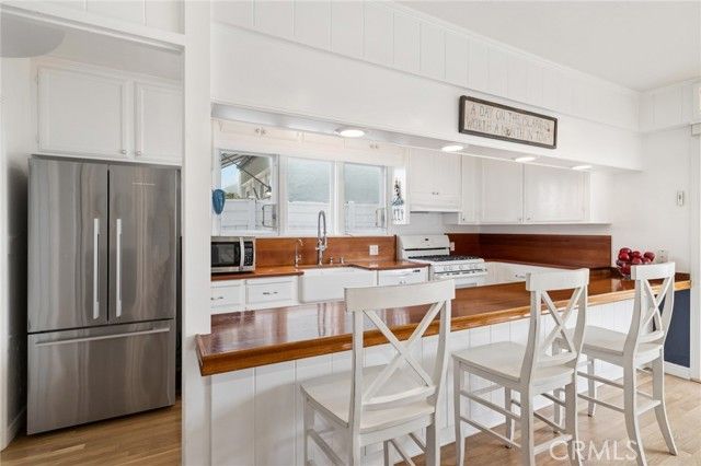 200 Grand Canal, Newport Beach, CA 92662