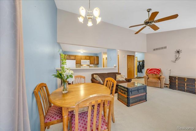 202 Meadow Pointe Drive, Fenton, MI 48430