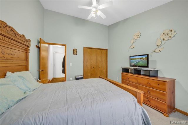 202 Meadow Pointe Drive, Fenton, MI 48430