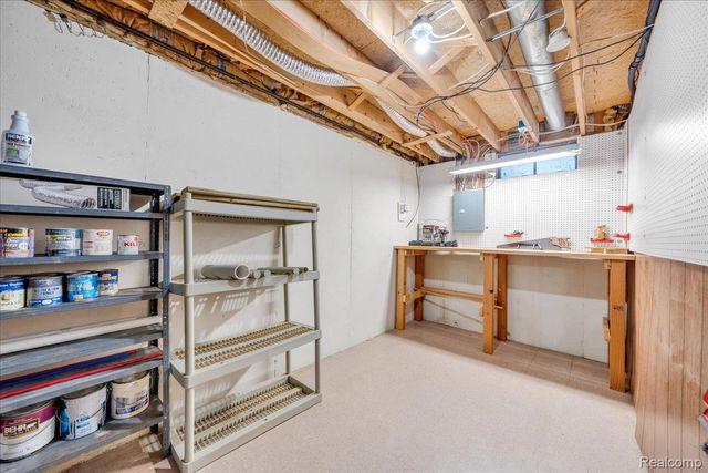 202 Meadow Pointe Drive, Fenton, MI 48430