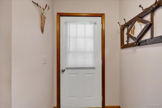 202 Meadow Pointe Drive, Fenton, MI 48430