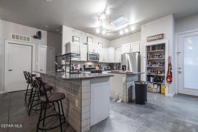 14812 HARRY FLOURNOY Avenue, El Paso, TX 79938