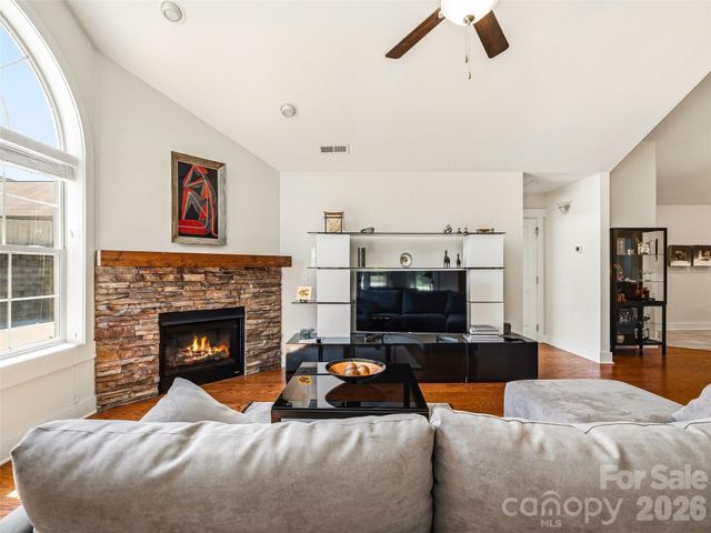 39 Braeburn Way, Flat Rock, NC 28731