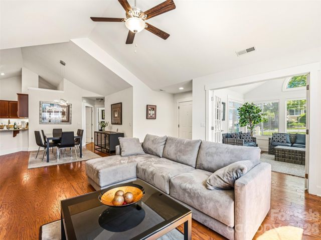 39 Braeburn Way, Flat Rock, NC 28731