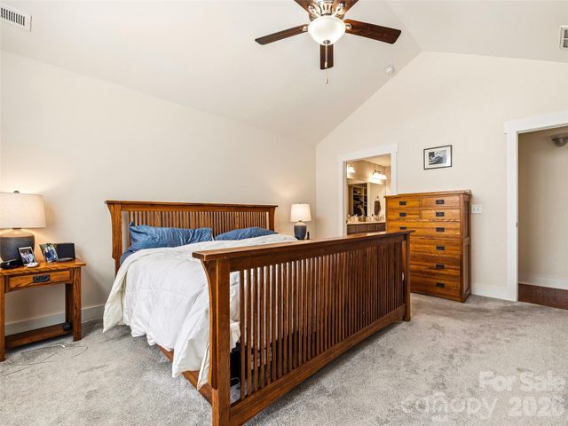39 Braeburn Way, Flat Rock, NC 28731