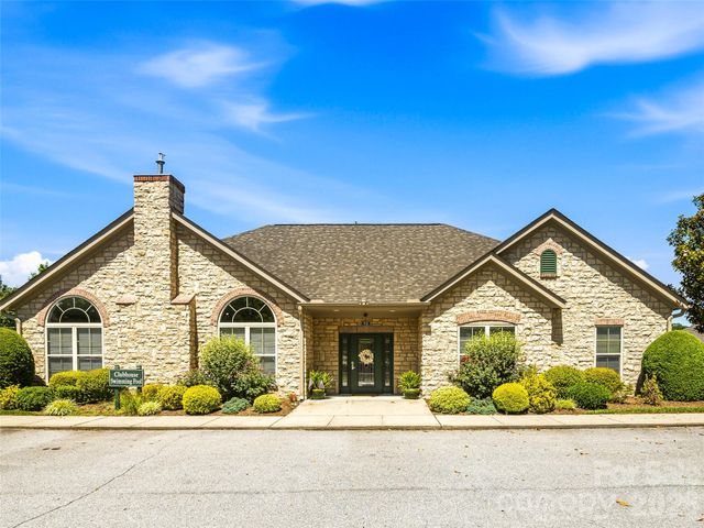 39 Braeburn Way, Flat Rock, NC 28731