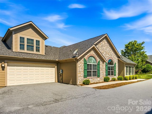 39 Braeburn Way, Flat Rock, NC 28731