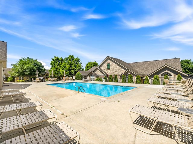 39 Braeburn Way, Flat Rock, NC 28731