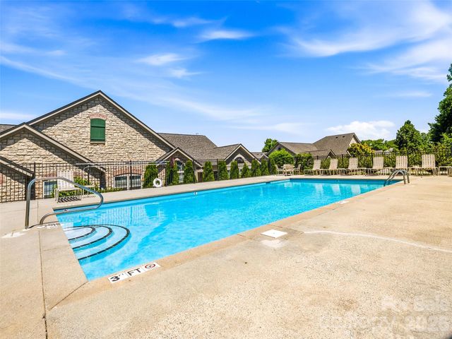 39 Braeburn Way, Flat Rock, NC 28731