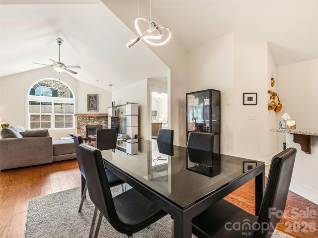 39 Braeburn Way, Flat Rock, NC 28731
