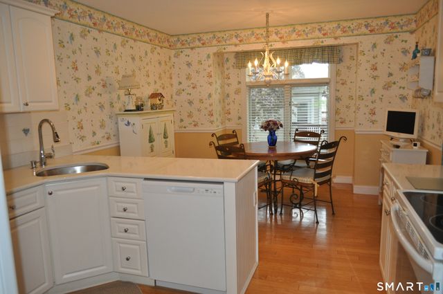 9 Centerbrook Court 9, Avon, CT 06001