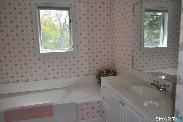 9 Centerbrook Court 9, Avon, CT 06001