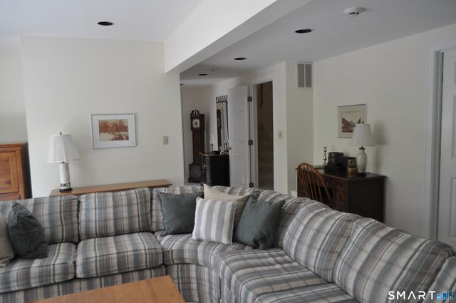 9 Centerbrook Court 9, Avon, CT 06001