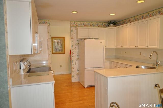 9 Centerbrook Court 9, Avon, CT 06001