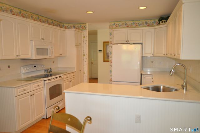 9 Centerbrook Court 9, Avon, CT 06001