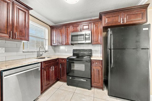 8285 Sunrise Lakes Boulevard 102, Sunrise, FL 33322