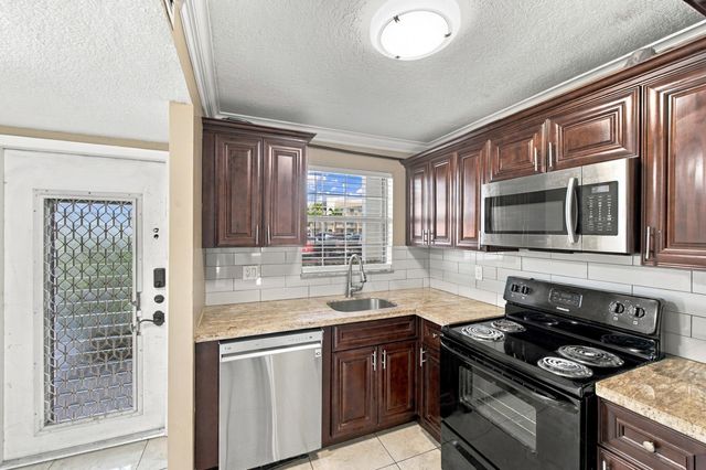 8285 Sunrise Lakes Boulevard 102, Sunrise, FL 33322