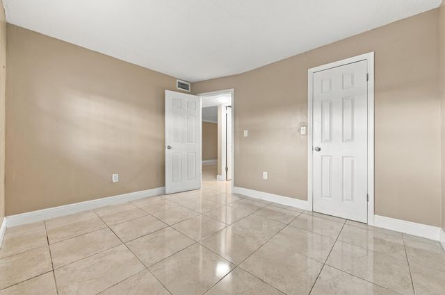 8285 Sunrise Lakes Boulevard 102, Sunrise, FL 33322