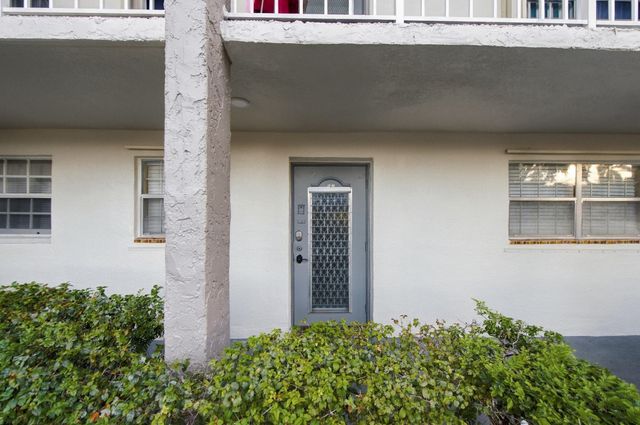 8285 Sunrise Lakes Boulevard 102, Sunrise, FL 33322
