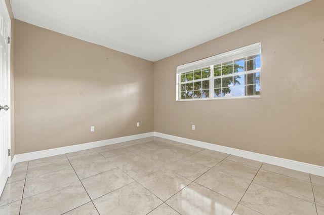 8285 Sunrise Lakes Boulevard 102, Sunrise, FL 33322