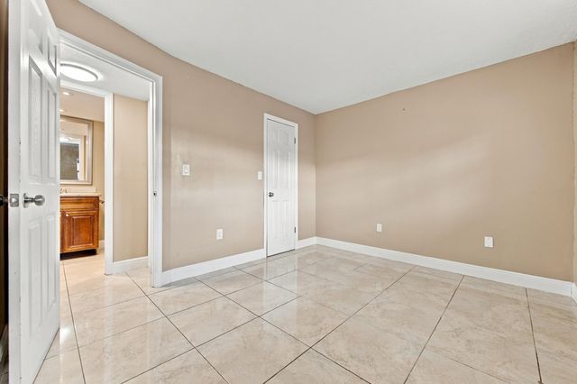 8285 Sunrise Lakes Boulevard 102, Sunrise, FL 33322