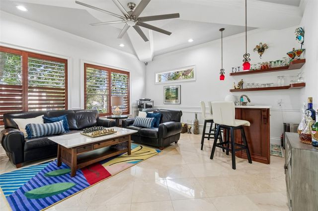 6233 BAYSHORE BOULEVARD, Tampa, FL 33611