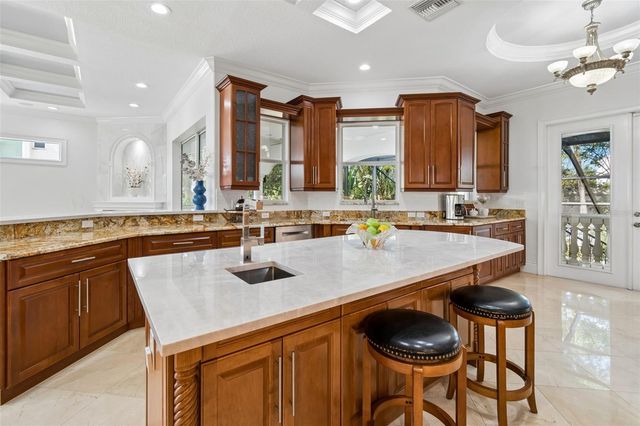 6233 BAYSHORE BOULEVARD, Tampa, FL 33611