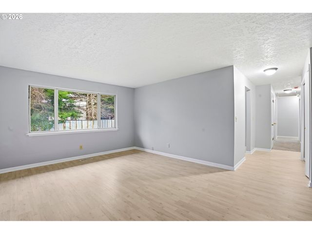 349 Ne 18TH St, Gresham, OR 97030