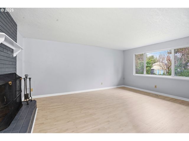 349 Ne 18TH St, Gresham, OR 97030