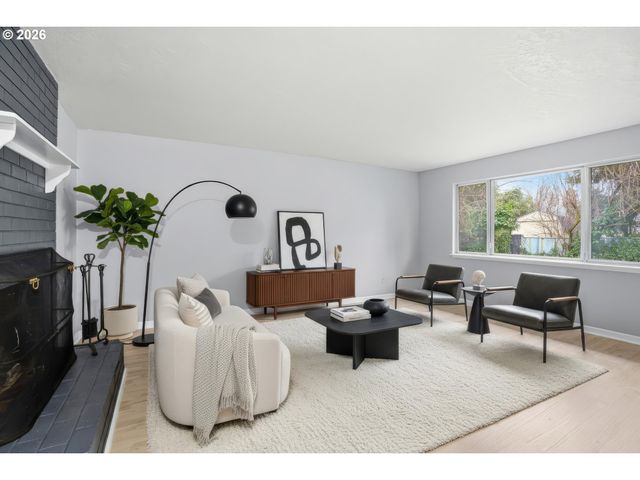 349 Ne 18TH St, Gresham, OR 97030