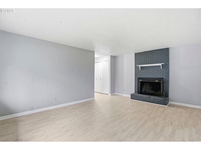 349 Ne 18TH St, Gresham, OR 97030