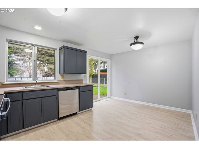 349 Ne 18TH St, Gresham, OR 97030