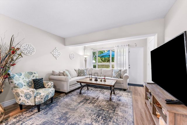 1241 NW 18TH Avenue 102, Delray Beach, FL 33445