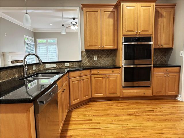 889 Lenox Ct NE, Atlanta, GA 30324