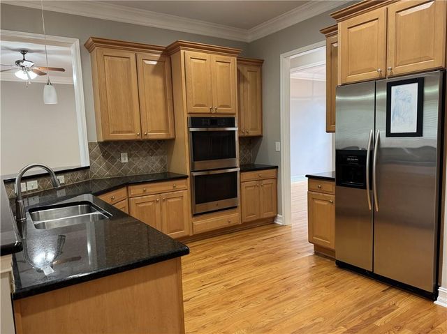 889 Lenox Ct NE, Atlanta, GA 30324