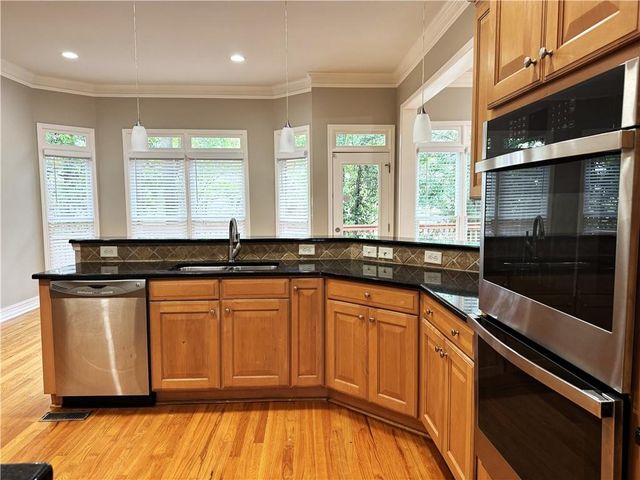 889 Lenox Ct NE, Atlanta, GA 30324