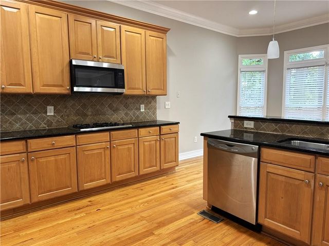 889 Lenox Ct NE, Atlanta, GA 30324