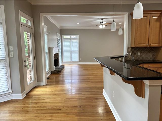 889 Lenox Ct NE, Atlanta, GA 30324