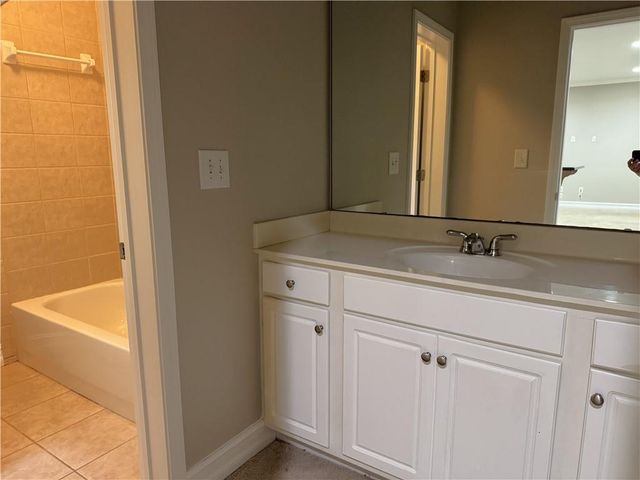 889 Lenox Ct NE, Atlanta, GA 30324