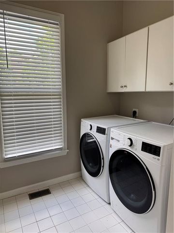 889 Lenox Ct NE, Atlanta, GA 30324