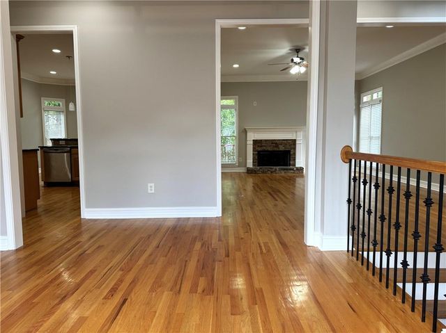 889 Lenox Ct NE, Atlanta, GA 30324