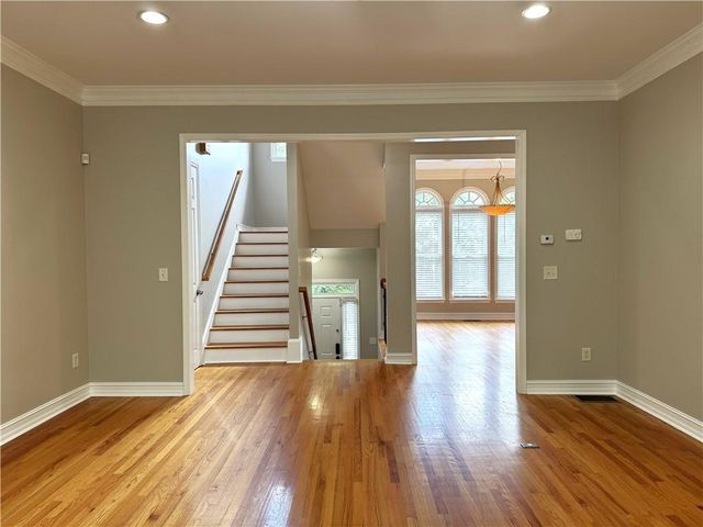 889 Lenox Ct NE, Atlanta, GA 30324