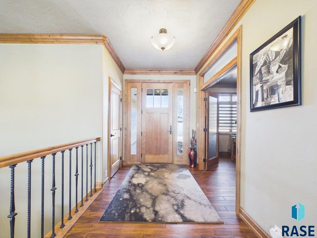 305 E 77th St Street, Sioux Falls, SD 57108