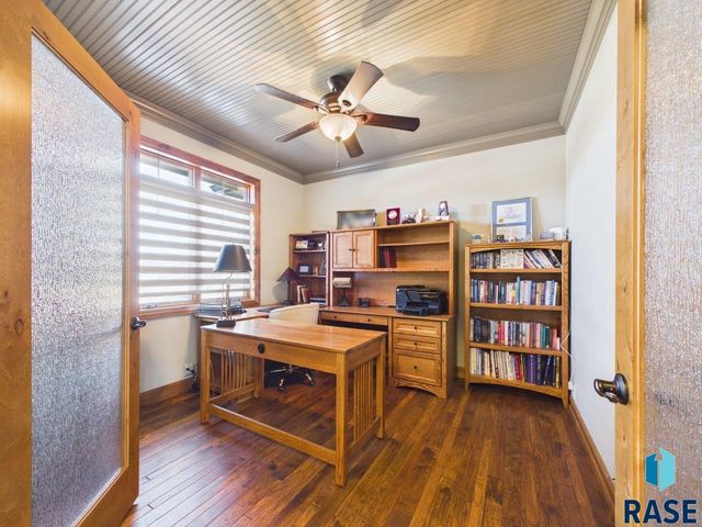 305 E 77th St Street, Sioux Falls, SD 57108