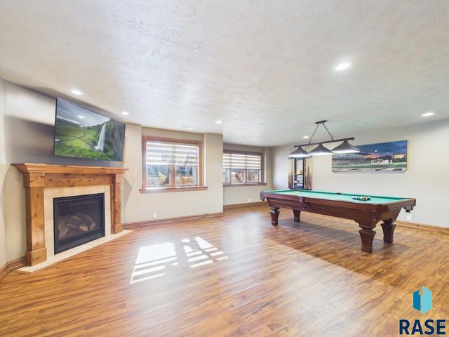 305 E 77th St Street, Sioux Falls, SD 57108