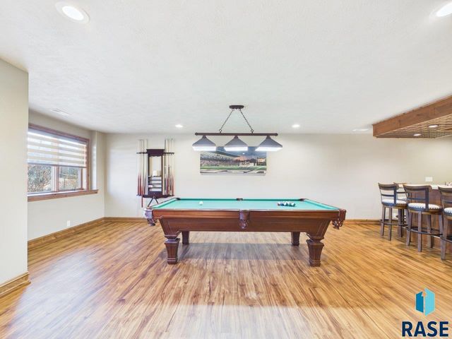 305 E 77th St Street, Sioux Falls, SD 57108