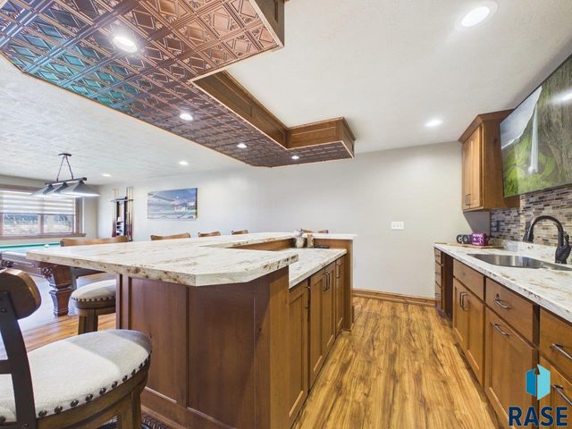 305 E 77th St Street, Sioux Falls, SD 57108