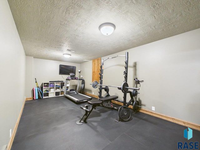 305 E 77th St Street, Sioux Falls, SD 57108