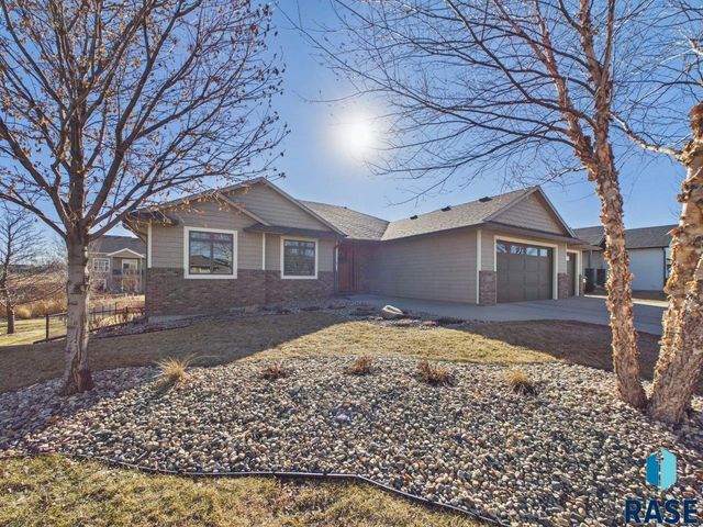 305 E 77th St Street, Sioux Falls, SD 57108